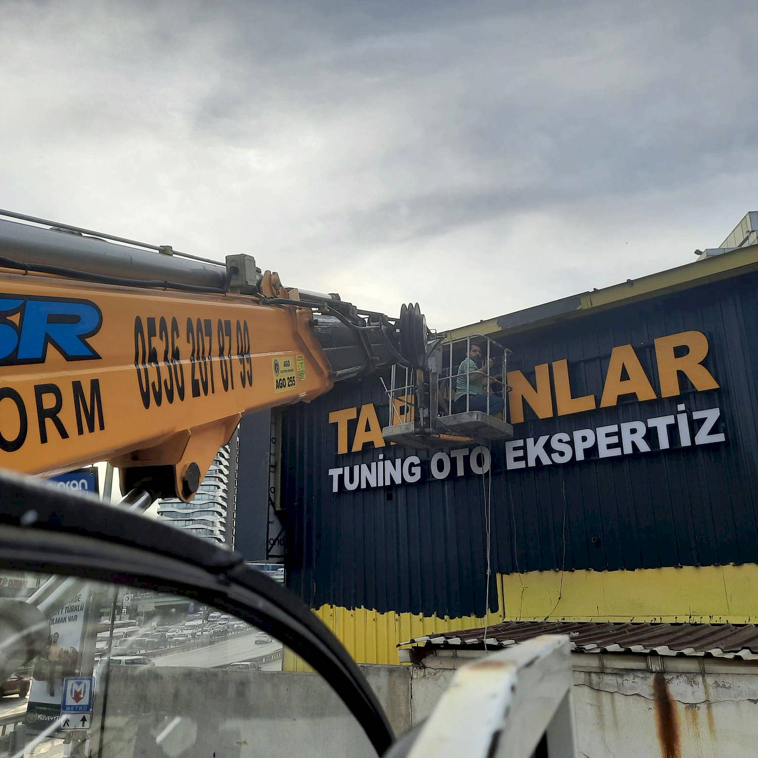 TARCANLAR OTO EKSPERTİZ  SEPETLİ VİNÇ ÇALIŞMAMIZe